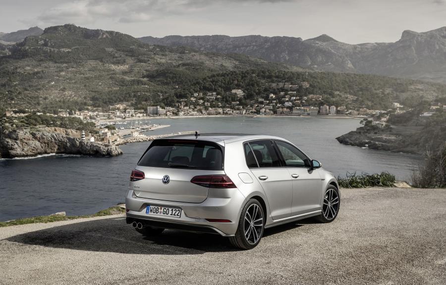  Volkswagen Golf GTD 5-Door 2017 года  (WW) (фото 8 из 58)